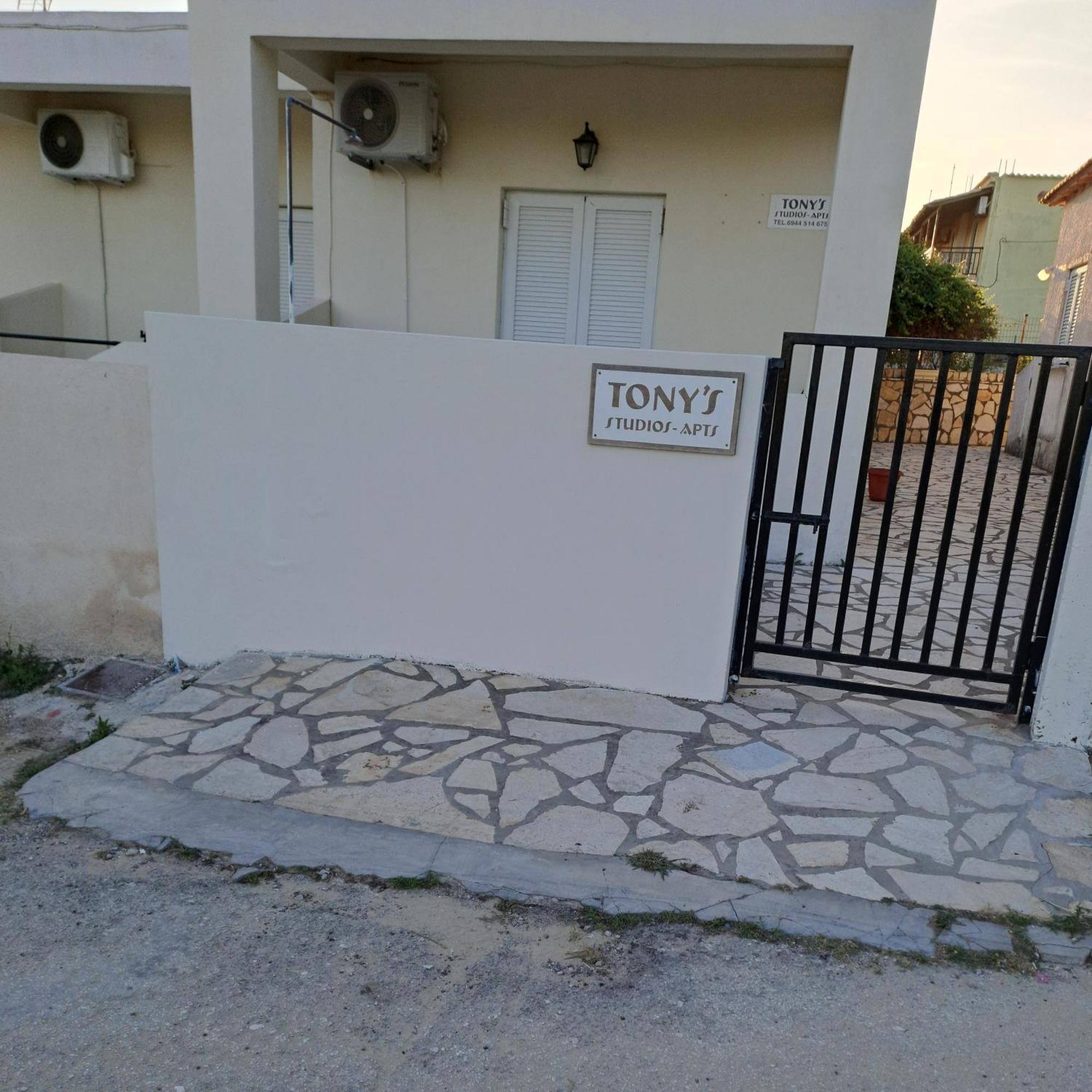 Tony'S Apartments Agios Georgios  Exteriör bild