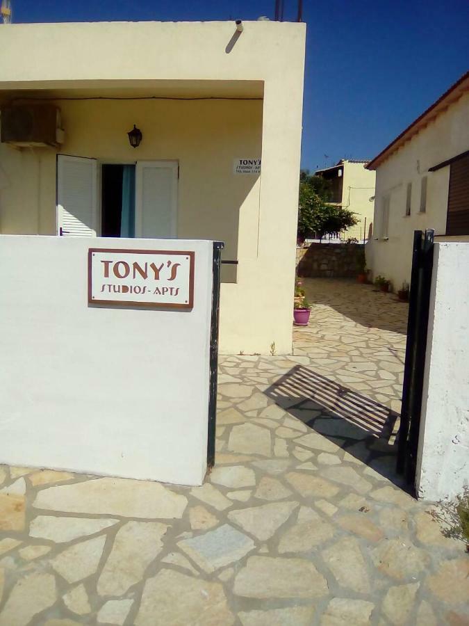 Tony'S Apartments Agios Georgios  Exteriör bild